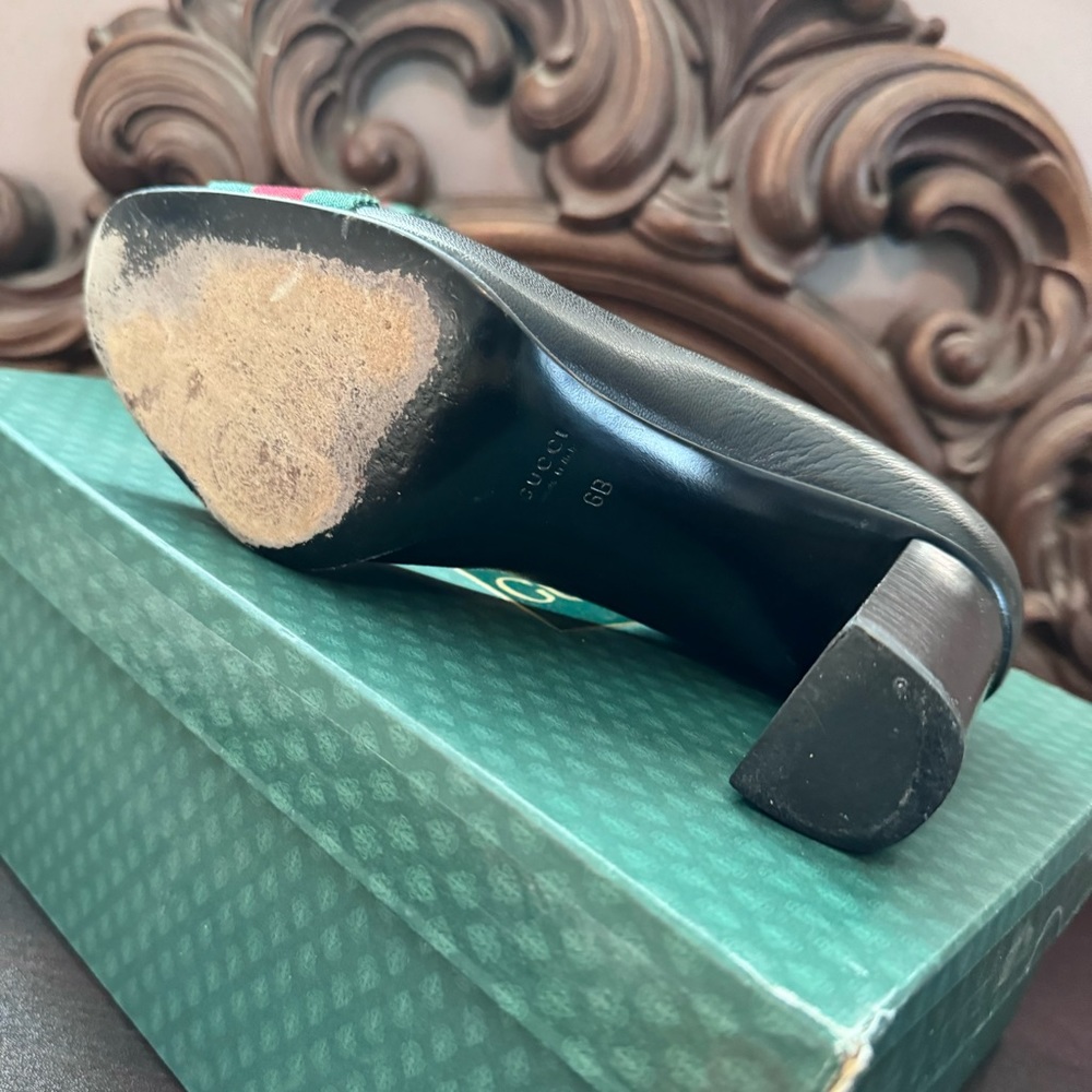 Gucci Black Heels with Red and Green Accents - Picture 10 of 11